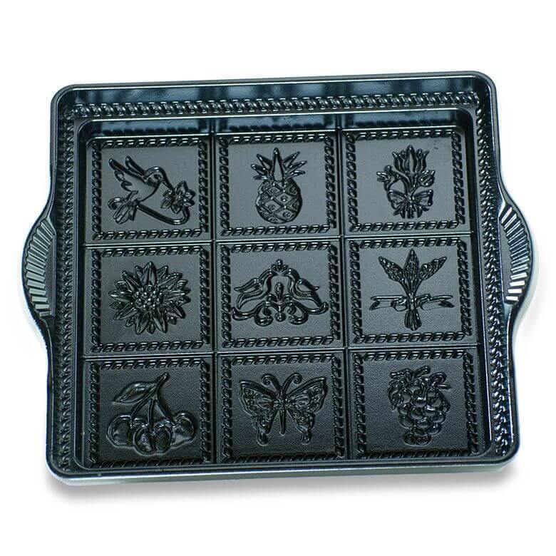 http://www.domestify.com/cdn/shop/products/english-shortbread-pan-by-nordicware-03237m-14269874372679.jpg?v=1630373769